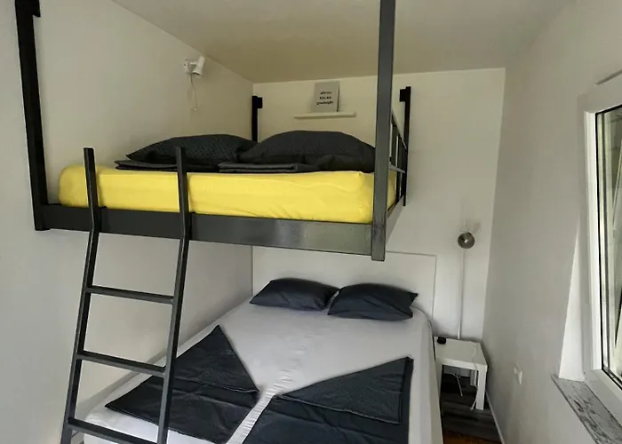 펜션 Hiska Na Hribu 안카란