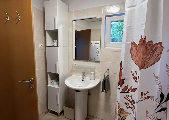 Hiska Na Hribu * 안카란